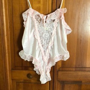 Plus size lingerie body suit. Pale pink XL